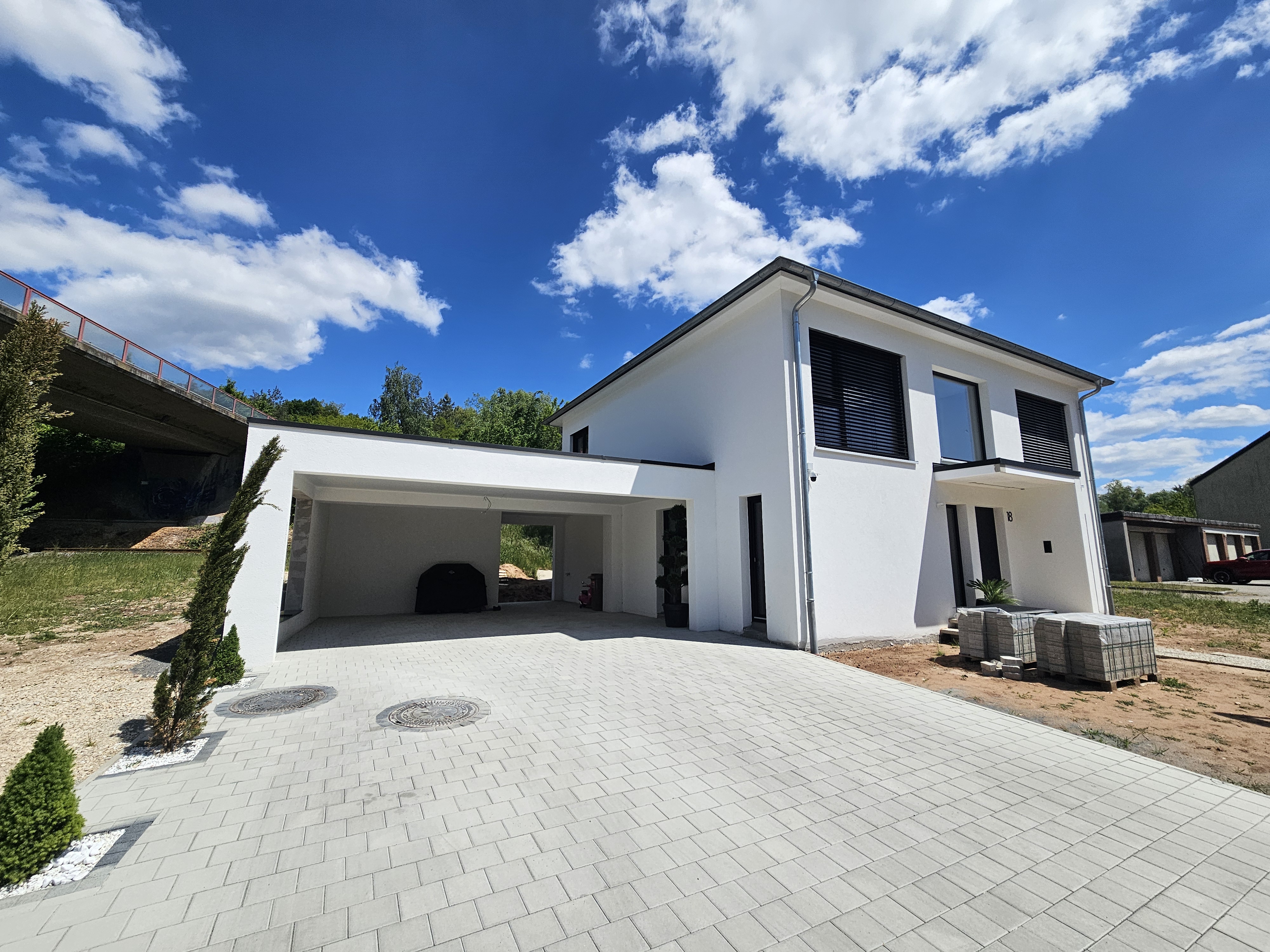 Einfamilienhaus mit Carport